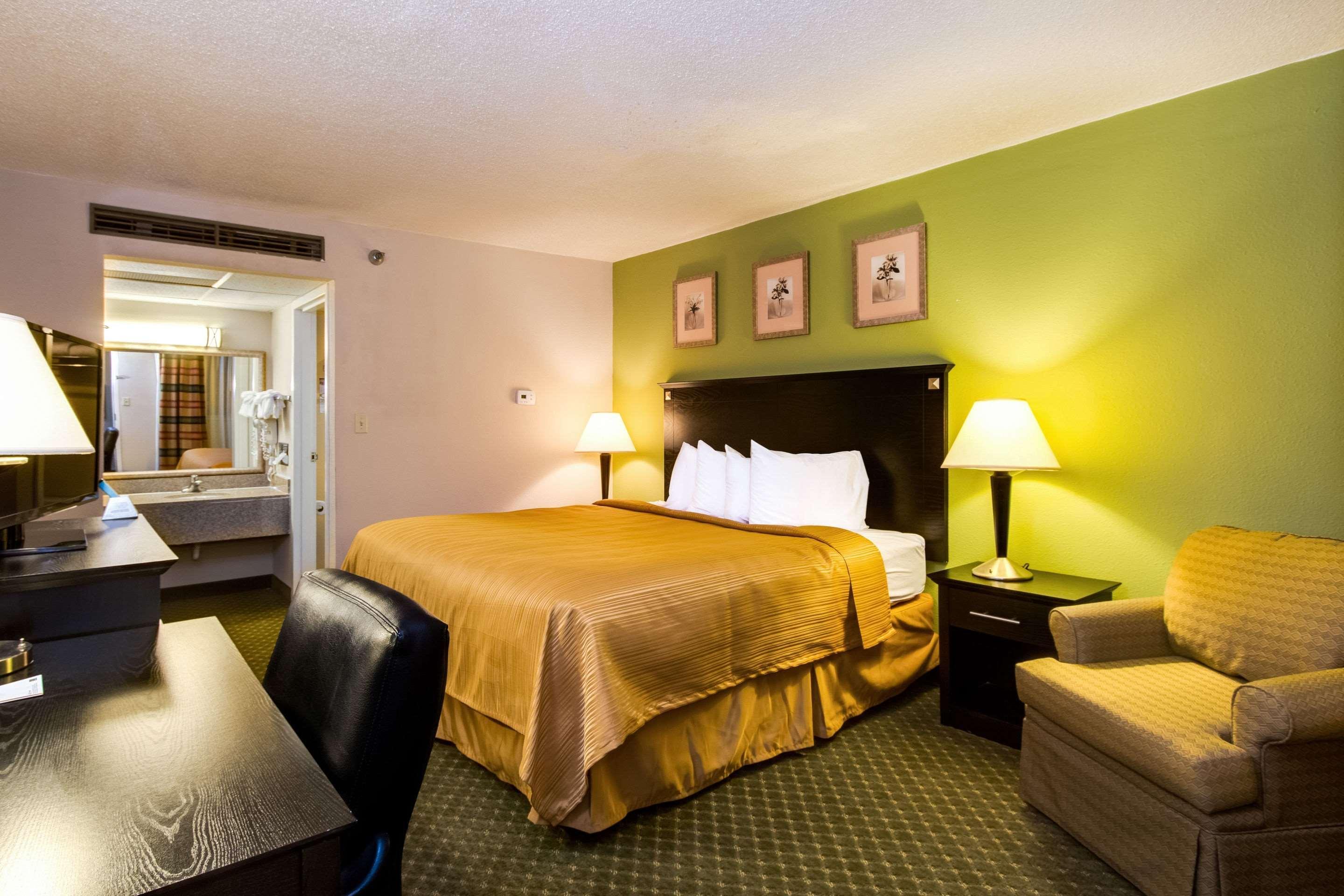 Quality Inn & Suites Moline - Quad Cities Exterior foto