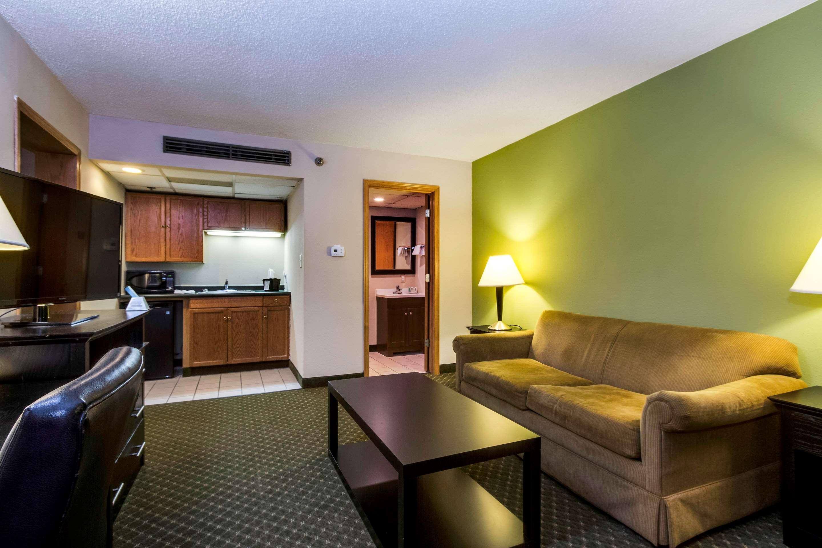 Quality Inn & Suites Moline - Quad Cities Exterior foto
